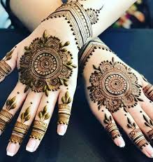 Modren And Simple Mehndi Designs For Girls In 2020 Karva Chauth Mehndi Designs Circle Mehndi Designs Mehndi Designs