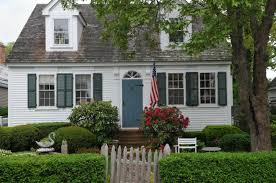 By 1740, such houses had been built throughout most of new england, and also on new york's long island. The Cape Cod House Style In Pictures And Text