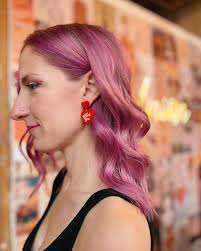 Everyone say congrats to Kelcie! She's a Level 4 stylist now🎉 With her  moving up a level, you'll notice a slight increase in her prices but we  promise it's worth it because