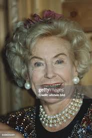 139 Carola Höhn Photos & High Res Pictures