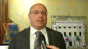 Le regole sono le stesse imposte quando era segretario generale della farnesina. Luztbetuxrnpbm
