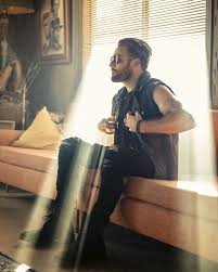 Still shot from the latest @enviedbyangels music video shoot. 📸:  @benjaminvortega . . . #photography #musicvideo #musician #sonya7iii  #sonyalpha #portrait #portraitphotography #desert #naturallight #vintage  #vintagestyle #enviedbyangels