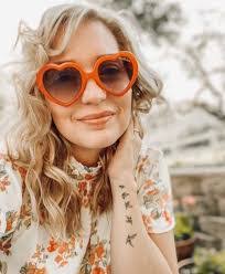 Mary Weber's Instagram, Twitter & Facebook