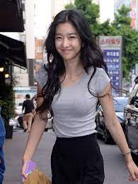 온라인을 중심으로 서예지의 데뷔 전 사생활과 인터뷰에서 밝혔던 과거 이력이 실제와 다르다는 주장과 의혹이 제기되고. ì„œì˜ˆì§€ ëª¸ë§¤ ë¹„ê²° ì„œì˜ˆì§€ ì„±í˜• ì „ ë¹„êµ ì—¬ìž êµë³µ ë¬´ëŒ€ ì˜ìƒ ëª¨ë¸