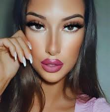 BILA JE NAJVEĆI BLAM, A SADA... Pogledajte šok transformaciju rijaliti  učesnice, uživa na jahti i NAPLAĆUJE svoje telo! (FOTO)