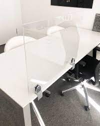 Montage an der hinterseite des schreibtisches, zwei stabile halterungen zum anklemmen (max. Plexiglas Trennwand Fur Schreibtisch Hustenschutz Virenschutz Viele Grossen Pape Rohde Buroeinrichtungen