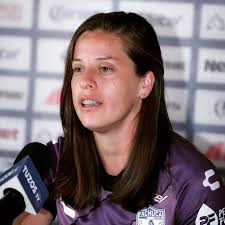 ✍️ ¡Primeras imágenes de Ruth Bravo enfundada en el jersey #28 que  utilizará con nuestras Tuzas del Pachuca en el #GritaMéxicoA21de la  @LigaBBVAFemenil! ¡Bienvenida @chhulee ! 🙌🏻⚪🔵 🤍💙#PachucaSomosTodos  #VamosLasTuzas💜 📚 #CreandoOportunidades ...