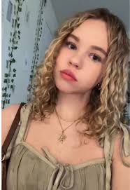 veronica (@vvero.yost)