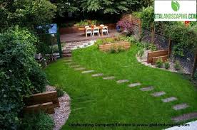 If You Are Planning To Decorate Or Renovate Your Yard And Give Your Personality Touc Large Backyard Landscaping Small Backyard Gardens Front Yard Garden Design