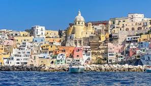A procida andrà un milione di euro per realizzare il suo piano di sviluppo culturale, e come sempre il titolo avrà ricadute dal punto di vista turistico. Q2ggjm6 J Ynbm