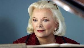 Gina Rollins's Instagram, Twitter & Facebook