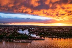 Die gründe für die entscheidung wilhelms ii., das denkmal am deutschen eck zu errichten, lagen zum einen bei dem persönlichen bezug kaiser wilhelms i. Sunset In Koblenz Deutsches Eck Ein Wunderschoner Sonnenu Flickr