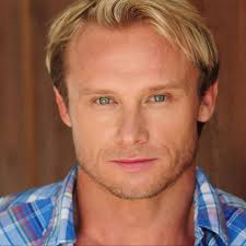 Your weekend soundtrack is ready to roll 💃🕺 AM 2 PM opens things up  tonight from 8pm to 11pm with our Saturday Sets and $12 cocktails. On  Sunday, Alex steps in from