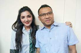 Kami akan melanjukan perbincangan yang update kabar terkini anang hermansyah ayah aurel dan azriel serta suami dari artis ashanty. Anang Hermansyah Dan Ashanty Dikabarkan Jadi Relawan Vaksin Nusantara