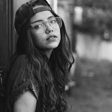 Diana Pina's Instagram, Twitter & Facebook