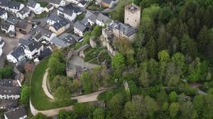 kerpen ist eine ortsgemeinde im landkreis vulkaneifel in rheinland pfalz sie gehort der verbandsgemeinde gerolstein an kerpen i kerpen cover photos enjoyment
