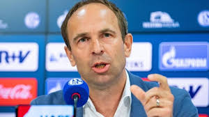 Lippstadt has not won 13 halves on end. Fussball Gelsenkirchen Nach Abstieg In Die 2 Liga Schalke 04 Senkt Kartenpreise Sport Sz De