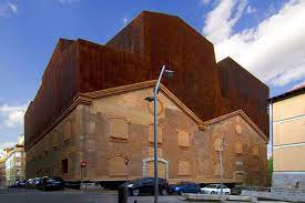 Madrid yüzme havuzuna sahip oteller. Caixaforum Madrid Art Center Herzog De Meuron