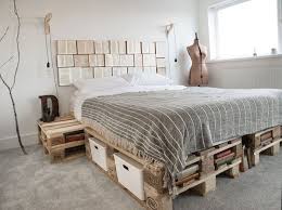 1001 Idees Sommier En Palette Voici Une Pile D Idees Pour Un Lit Diy Lit En Palette Deco Tete De Lit Deco Lit