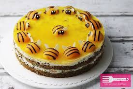 Birnen schälen, vierteln und entkernen. Bienen Torte Sandras Kochblog