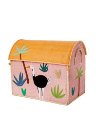 Poltrona con rivestimento in ecopelle, struttura in legno, gambe in acciaio. Poltrona In Ecopelle Bianca