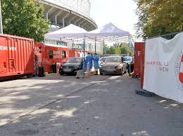 Nehmen sie bitte auf jeden fall zunächst kontakt zu ihrem hausarzt auf. Wien Eroffnet Drive In Corona Testcenter News W24