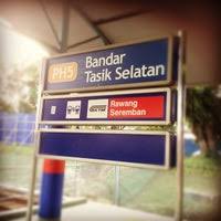 The station serves as both a stop and an interchange for the ktm komuter's seremban line, ktm ets, the lrt sri petaling line. Rapidkl Bandar Tasik Selatan Ph5 Lrt Station Malaysia Raya Middle Ring Road 2 Mrr2