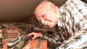 Marktplatz: Dr. Robert Petzold aus Kaufungen verkauft seine riesige  Märklin-Anlage an Kenner und Könner