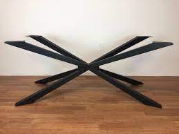 table elegante qui offre un melange unique de themes modernes et industriels environ des mesures 27 w x 63 l table en granit table metal table a manger metal