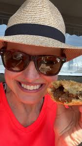 Hi i am doing pie n mash for first time .wat is the tradional pastry is it  flaky or short crust and whats most tradional pie filling