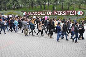 Anadolu üniversitesi yunus emre kampüsü posta kodu 26210, rakımı 801 metredir. Eskisehir Universitesi Nde Bolunme Protestosu
