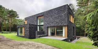 At least, rumah minimalis dengan menambahkan tiang atau bisa juga dengan mengkombinasikannya dengan batu alam seperti pada contoh gambar tiang teras dibawah ini. Intip Inspirasi Dekorasi Rumah Menggunakan Batu Alam Disini