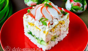 рецепт салата из крабовых палочек с кукурузой и огурцом Krabovyj Salat S Risom Gotovitsya Bystro Sedaetsya Eshe Bystree Vkusno Recept Deserty Krabovye Palochki Salaty