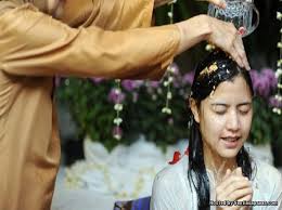 Rukun mandi ada dua yakni niat dan membasuh seluruh anggota tubuh, sebagaimana firman allah dalam surat al maidah ayat 6 di atas. Amalan Mandi Bunga Membuang Kuasa Jahat Sentiasa Panas