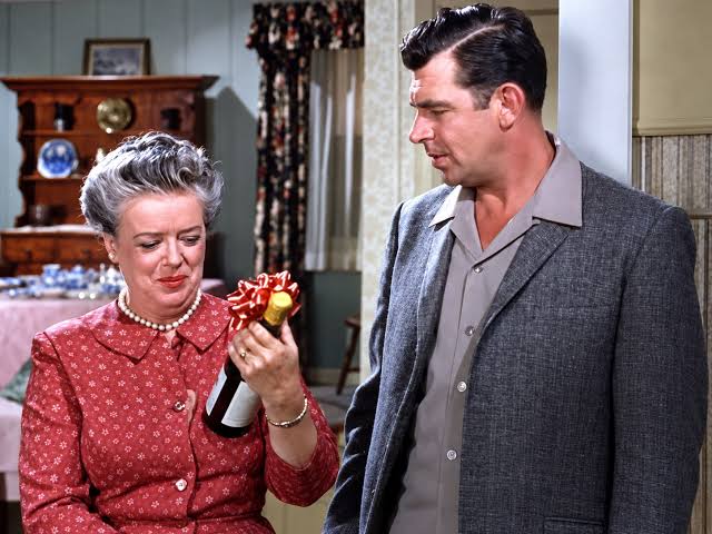 The Toxic Quiet on Set: Inside the Bitter, Lifelong Feud Between Andy Griffith and Frances Bavier on The Andy Griffith Show