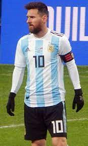 El entrenador español, que hizo balance de la eurocopa tras caer en cuartos, tiene contrato con los diablos rojos hasta después del mundial de qatar 2022. Uniforme De La Seleccion De Futbol De Argentina Wikipedia La Enciclopedia Libre