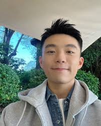 My name is Thomas. I'm from Taiwan and currently live in the United States.  I'm a trader. I'm single, 32 years old, and have been battling alcohol  addiction for 10 years. Today