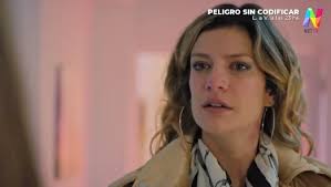 La novia de lucio logró desbloquear el celular de gemma, donde hay un audio en el que se escucha claramente a charly confesando el lavado de dinero. La Reina Del Flow