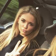 Dolly Andrews's Instagram, Twitter & Facebook