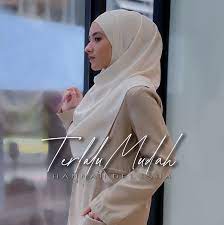 Malaysia mempunyai banyak masjid yang reka bentuknya unik, menarik dan lain daripada yang lain. Lirik Lagu Hannah Delisha Terlalu Mudah Rafzantomomi
