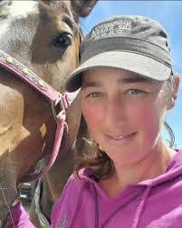 Mindy Mckay's Instagram, Twitter & Facebook