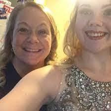 Beth Tackett's Instagram, Twitter & Facebook