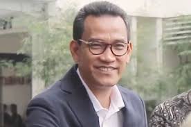 Rizieq shihab melancarkan pertanyaan untuk refly harun soal penerapan sanksi administratif dan pidana sekaligus. Jaksa Disebut Pandir Dan Dungu Di Sidang Hrs Refly Harun Balasan Jaksa Berlebihan Pikiran Rakyat Tasikmalaya