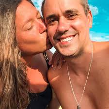 Can someone help with installing a retaining wall with light stone and  lights?