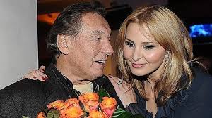 Manželka zesnulého karla gotta (†80) ivana gottová (45) se téměř dva roky po mistrově smrti odhodlala k prvnímu rozhovoru pro média. A Je To Vonku Ivana Gottova Sa Dala Dokopy S Tymto Muzom