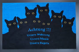 Bevor deine katze ihr neues zuhause erkunden kann, muss sie den transport von ihrem alten besitzer oder aus dem tierheim überstehen. Fussmatte Katze Katzenhaus Meine Wohnung Kaufland De