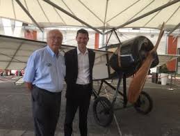 Roland garros est alors un cycliste émérite, et il remporte même un titre de champion de france dans cette discipline en novembre 1906. Commemoration De La Disparition De Roland Garros Le Morane Saulnier H Sur L Ile Natale De L Aviateur Reunionnais Aeroport Roland Garros De La Reunion