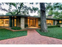 A dynamic angled roofline welcomes you to this modern ranch house plan. Mid Century Modern Ranch House Plans Beautiful Warm Mid Century Modern Homes Floor Plans Mid Century House Mid Century Modern Exterior Mid Century Modern House