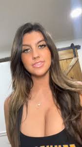 Billie Bunn's Instagram, Twitter & Facebook