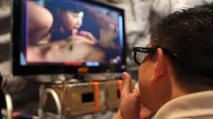 O que significam ASMR, MILF, JOI, BBC, BBW e outras siglas do pornô